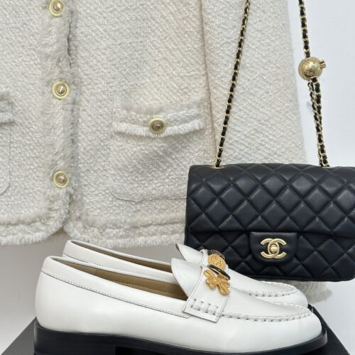 High Quality Luxury Chanel Classic Double C Gold Four-Leaf Clover Gold Coin Loafers product detail