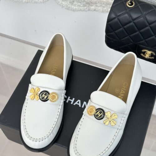 High Quality Luxury Chanel Classic Double C Gold Four-Leaf Clover Gold Coin Loafers