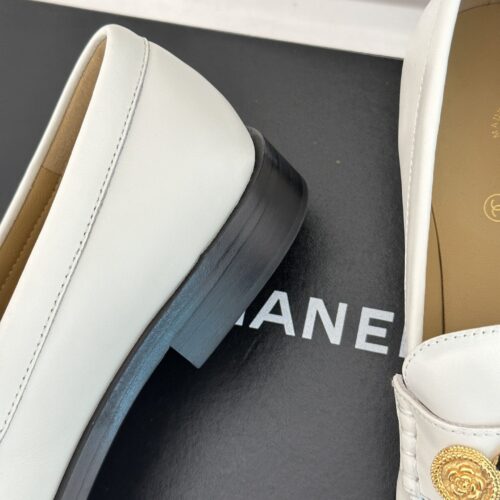 High Quality Luxury Chanel Classic Double C Gold Four-Leaf Clover Gold Coin Loafers product detail