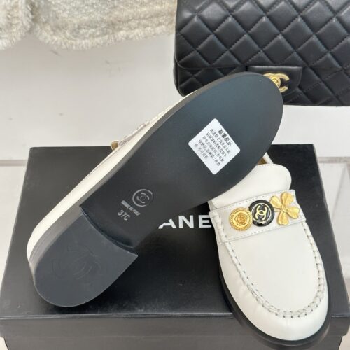 High Quality Luxury Chanel Classic Double C Gold Four-Leaf Clover Gold Coin Loafers product detail