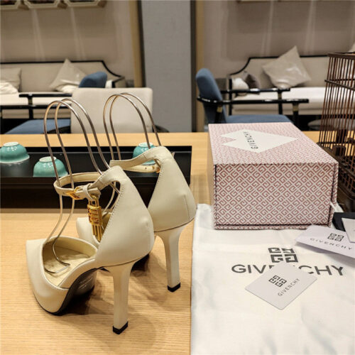High Quality Luxury Givenchy Classic Lock Metal Buckle Pumps – Style 50659 product detail