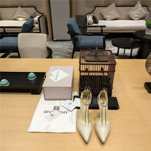 High Quality Luxury Givenchy Classic Lock Metal Buckle Pumps – Style 50659 product detail