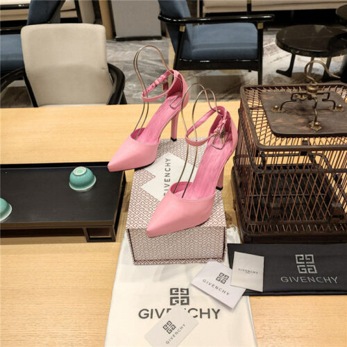 High Quality Luxury Givenchy Classic Lock Metal Buckle Pumps – Style 48963 product detail
