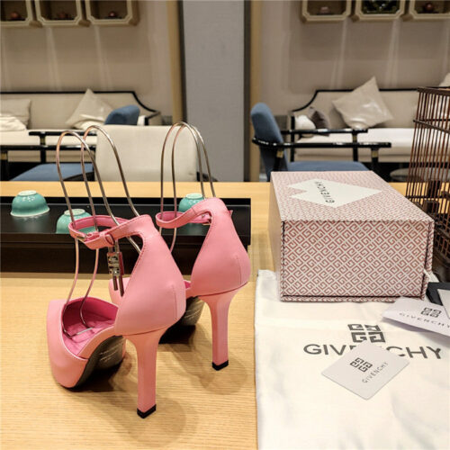 High Quality Luxury Givenchy Classic Lock Metal Buckle Pumps – Style 48963 product detail