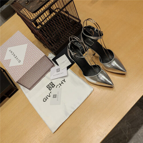 High Quality Luxury Givenchy Classic Lock Metal Buckle Pumps – Style 47267 alternate view