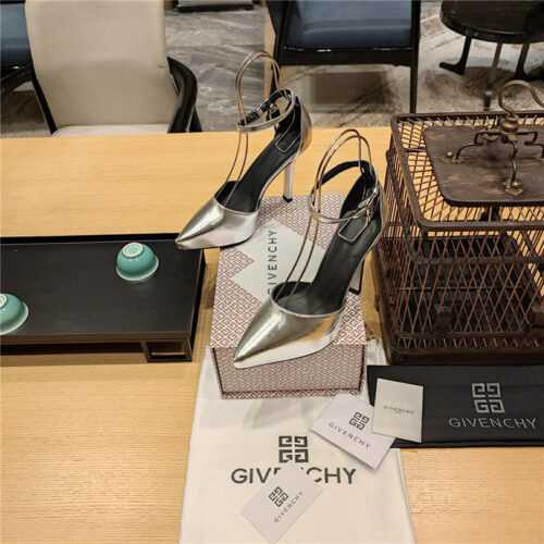 High Quality Luxury Givenchy Classic Lock Metal Buckle Pumps – Style 47267 product detail