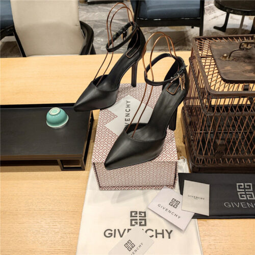 High Quality Luxury Givenchy Classic Lock Metal Buckle Pumps – Style 76643 product detail