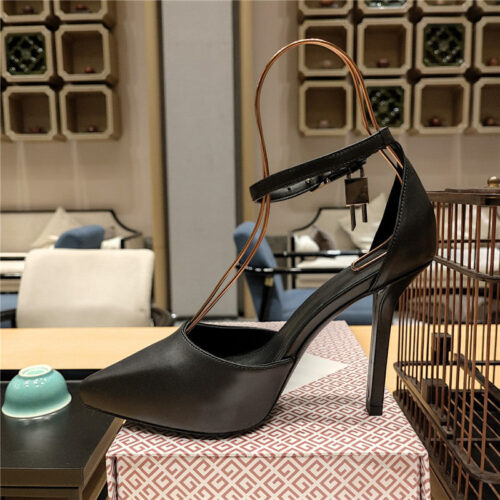 High Quality Luxury Givenchy Classic Lock Metal Buckle Pumps – Style 76643 product detail