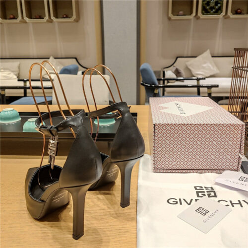 High Quality Luxury Givenchy Classic Lock Metal Buckle Pumps – Style 76643 product detail