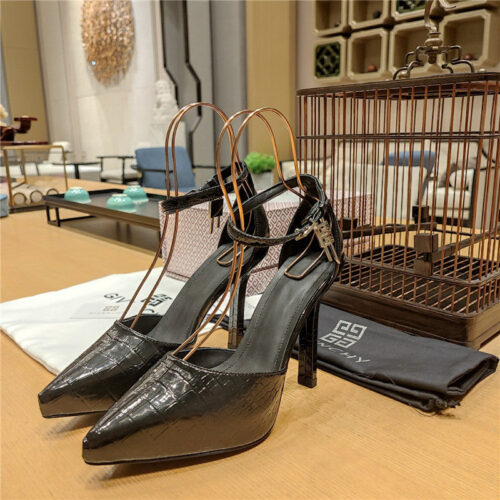 High Quality Luxury Givenchy Classic Lock Metal Buckle Pumps
