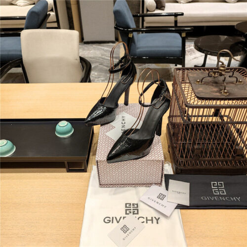 High Quality Luxury Givenchy Classic Lock Metal Buckle Pumps product detail
