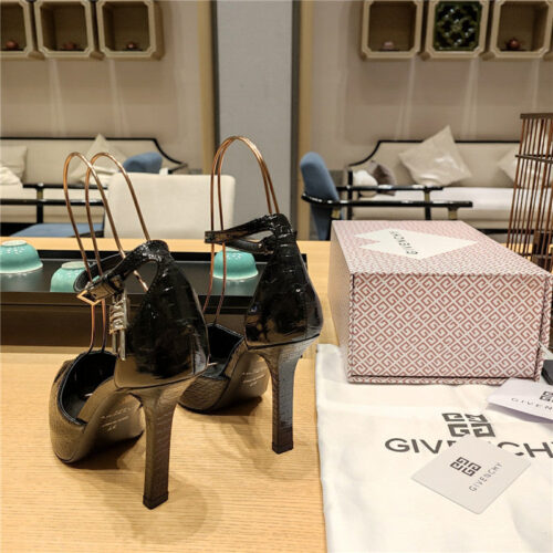 High Quality Luxury Givenchy Classic Lock Metal Buckle Pumps product detail