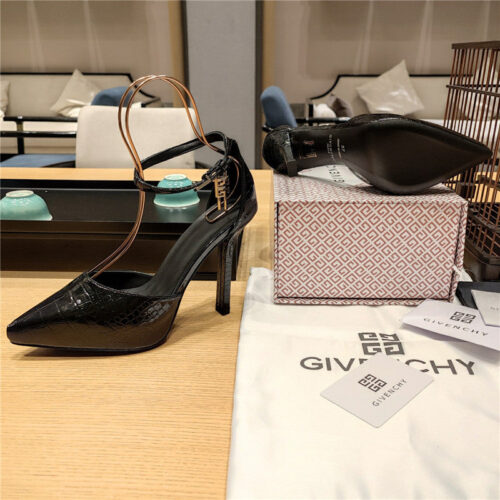 High Quality Luxury Givenchy Classic Lock Metal Buckle Pumps product detail