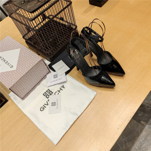 High Quality Luxury Givenchy Classic Lock Metal Buckle Pumps product detail