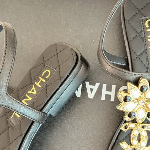 High Quality Luxury Chanel Camellia Double C Pinch Sandals product detail