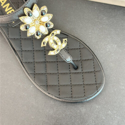 High Quality Luxury Chanel Camellia Double C Pinch Sandals product detail