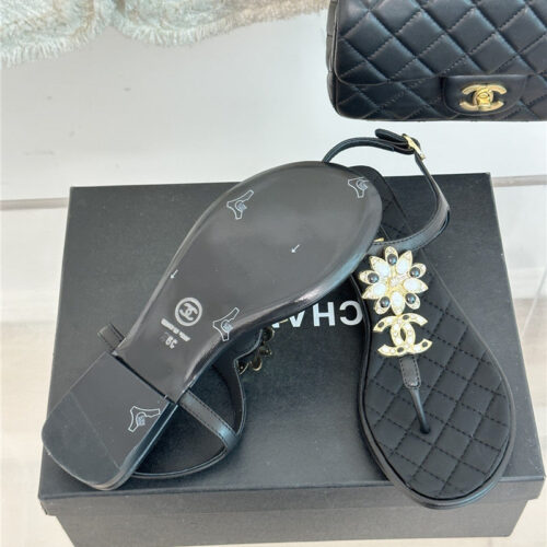 High Quality Luxury Chanel Camellia Double C Pinch Sandals product detail