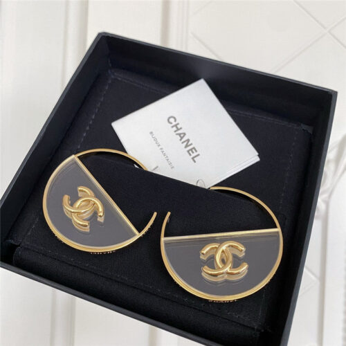 High Quality Luxury Chanel Semicircle Acrylic Letter Earrings product detail