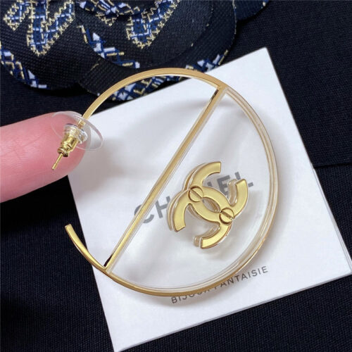 High Quality Luxury Chanel Semicircle Acrylic Letter Earrings product detail