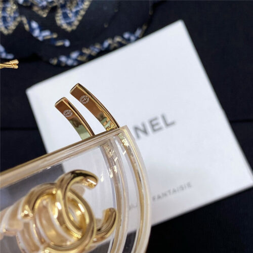 High Quality Luxury Chanel Semicircle Acrylic Letter Earrings product detail