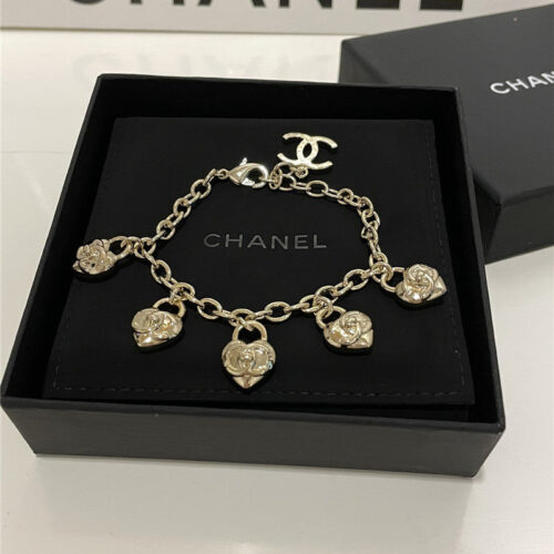 High Quality Luxury Chanel Metal Heart Bracelet