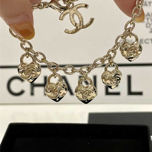 High Quality Luxury Chanel Metal Heart Bracelet product detail