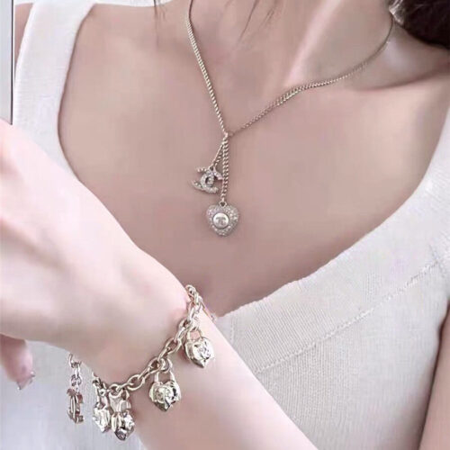 High Quality Luxury Chanel Metal Heart Bracelet product detail