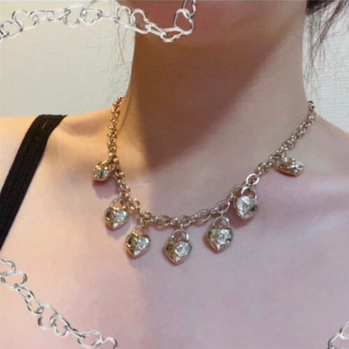 High Quality Luxury Chanel Chain And Heart Necklace alternate view