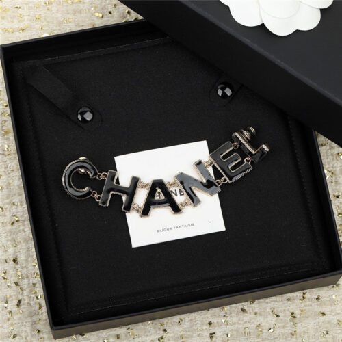 High Quality Luxury Chanel Handmade Letter Drop Oil Brooch – Style 50071