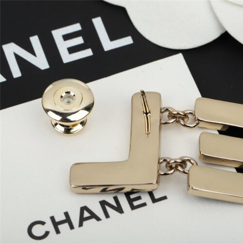 High Quality Luxury Chanel Handmade Letter Drop Oil Brooch – Style 50071 product detail