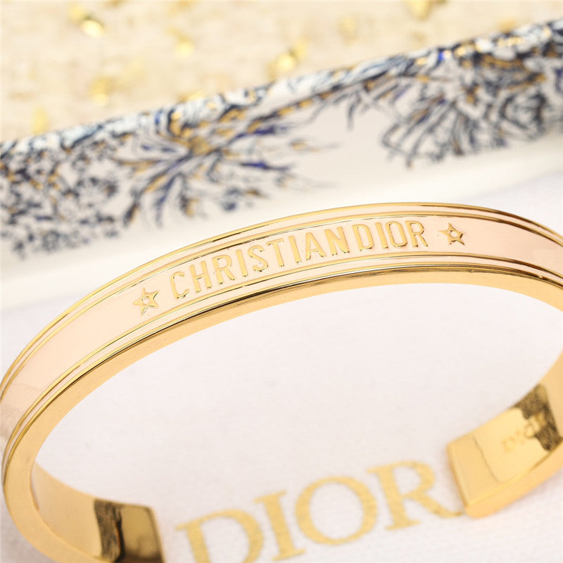High Quality Luxury Dior D Letter Open Bracelet – Style 50686 product detail