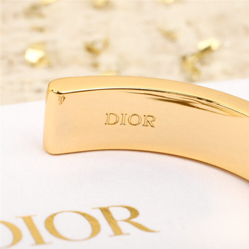 High Quality Luxury Dior D Letter Open Bracelet – Style 50686 product detail