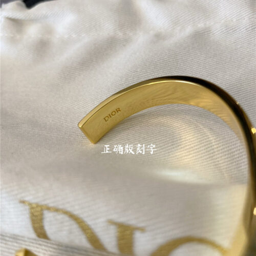 High Quality Luxury Dior D Letter Open Bracelet – Style 50688 product detail
