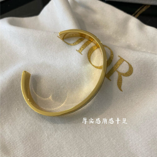 High Quality Luxury Dior D Letter Open Bracelet – Style 50688 product detail