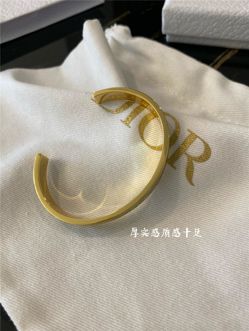 High Quality Luxury Dior D Letter Open Bracelet – Style 50688 product detail