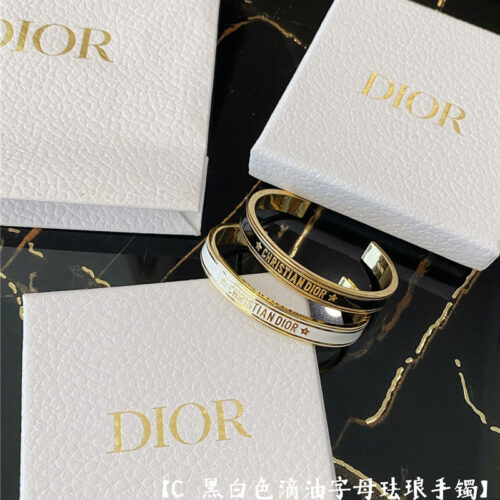 High Quality Luxury Dior D Letter Open Bracelet alternate view