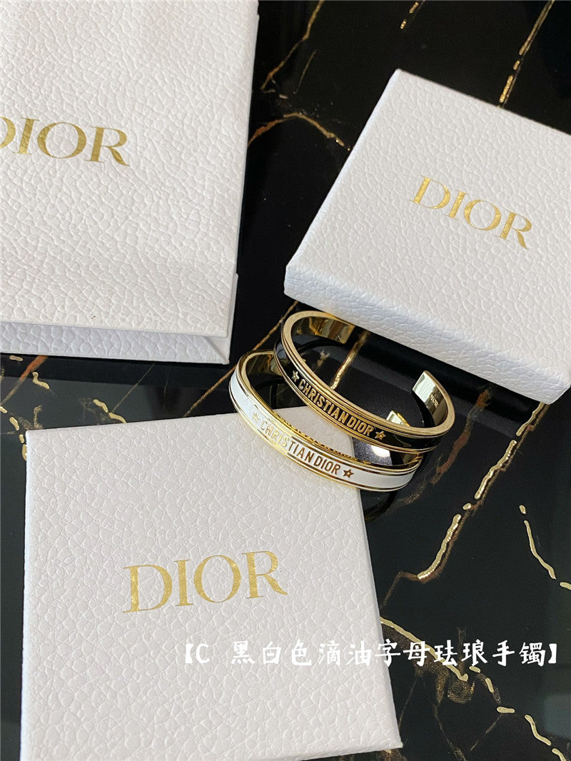 High Quality Luxury Dior D Letter Open Bracelet product detail