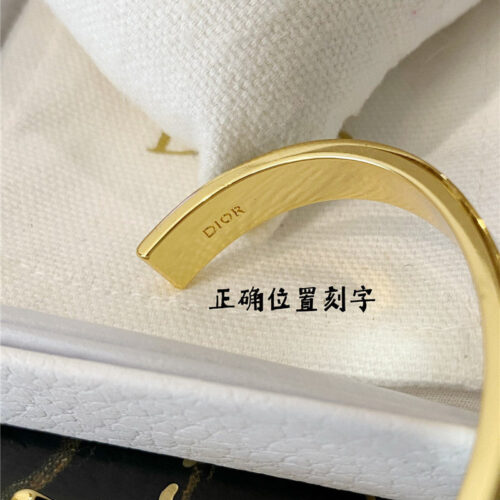 High Quality Luxury Dior D Letter Open Bracelet product detail