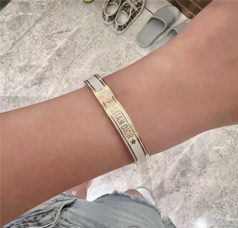 High Quality Luxury Dior D Letter Open Bracelet product detail