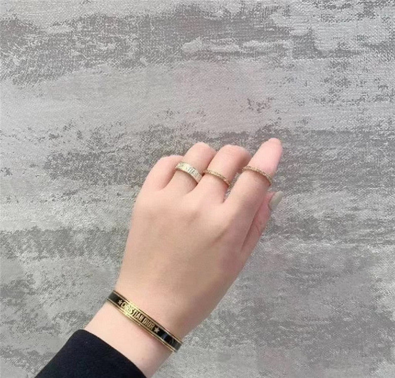 High Quality Luxury Dior D Letter Open Bracelet product detail