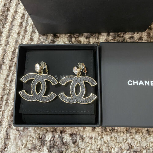 High Quality Luxury Chanel Leather Pattern Black Gold Double C Ear Clip