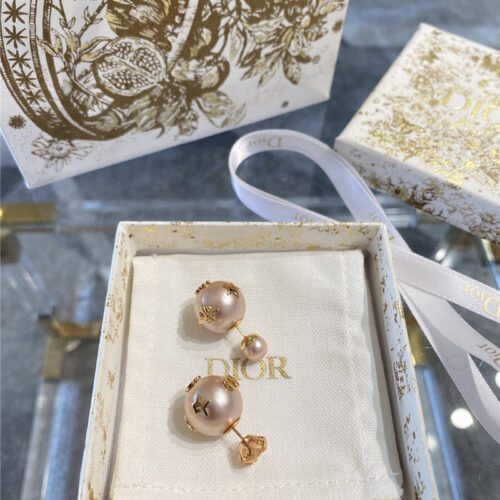 High Quality Luxury Dior New Pink Pearl Crystal Earrings product detail