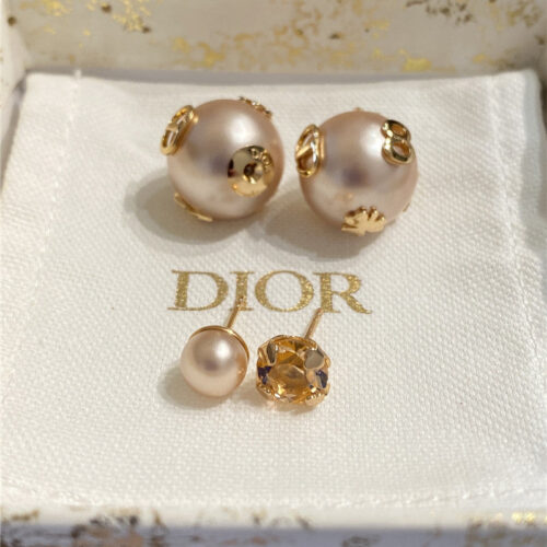 High Quality Luxury Dior New Pink Pearl Crystal Earrings product detail