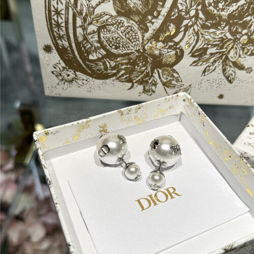 High Quality Luxury Dior Multi-Accessories Black Pearl Earrings – Style 50800 alternate view