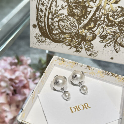 High Quality Luxury Dior Multi-Accessories Black Pearl Earrings – Style 50800 product detail