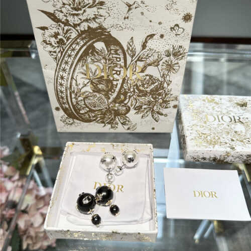 High Quality Luxury Dior Multi-Accessories Black Pearl Earrings product detail
