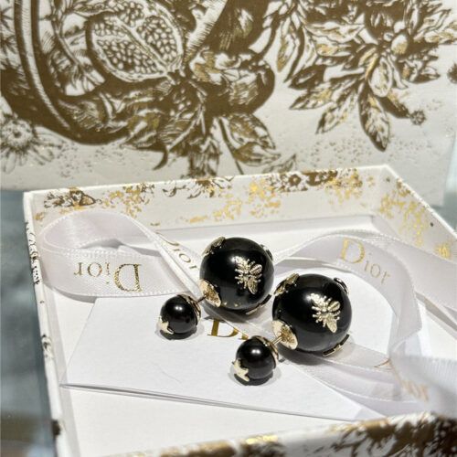 High Quality Luxury Dior Multi-Accessories Black Pearl Earrings product detail