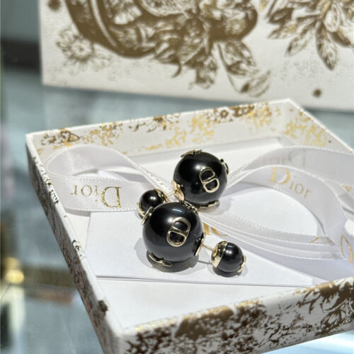 High Quality Luxury Dior Multi-Accessories Black Pearl Earrings product detail