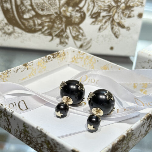 High Quality Luxury Dior Multi-Accessories Black Pearl Earrings product detail
