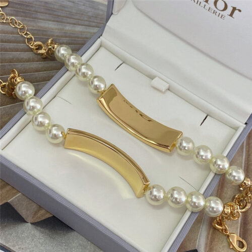 High Quality Luxury Dior D Letter Brand Pearl Bracelet product detail